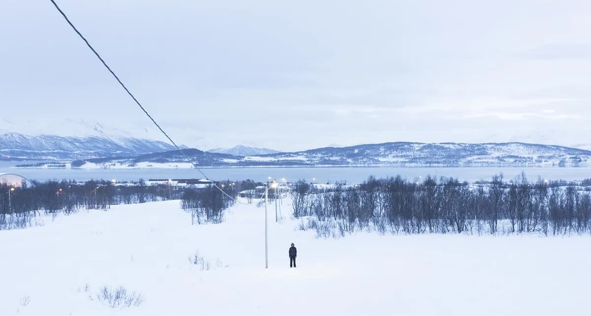 7 Best Tips and Routes for Snowshoeing in Tromsø