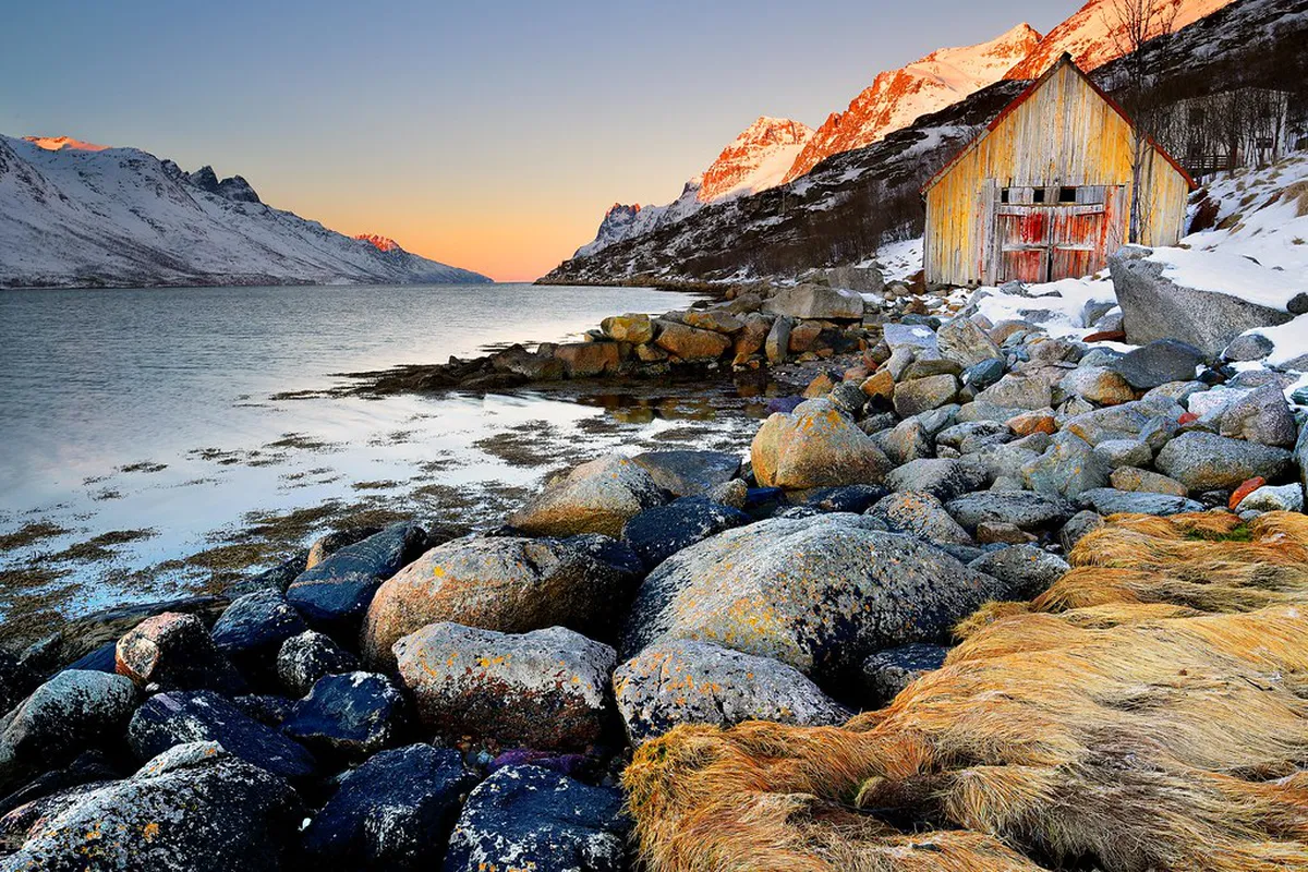 Central Tromsø accommodation near the waterfront with warm hotels within walking distance of tour departure points
